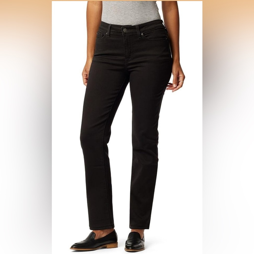 Signature by Levi Strauss Womens Totally Shaping Straight Jeans in
20S